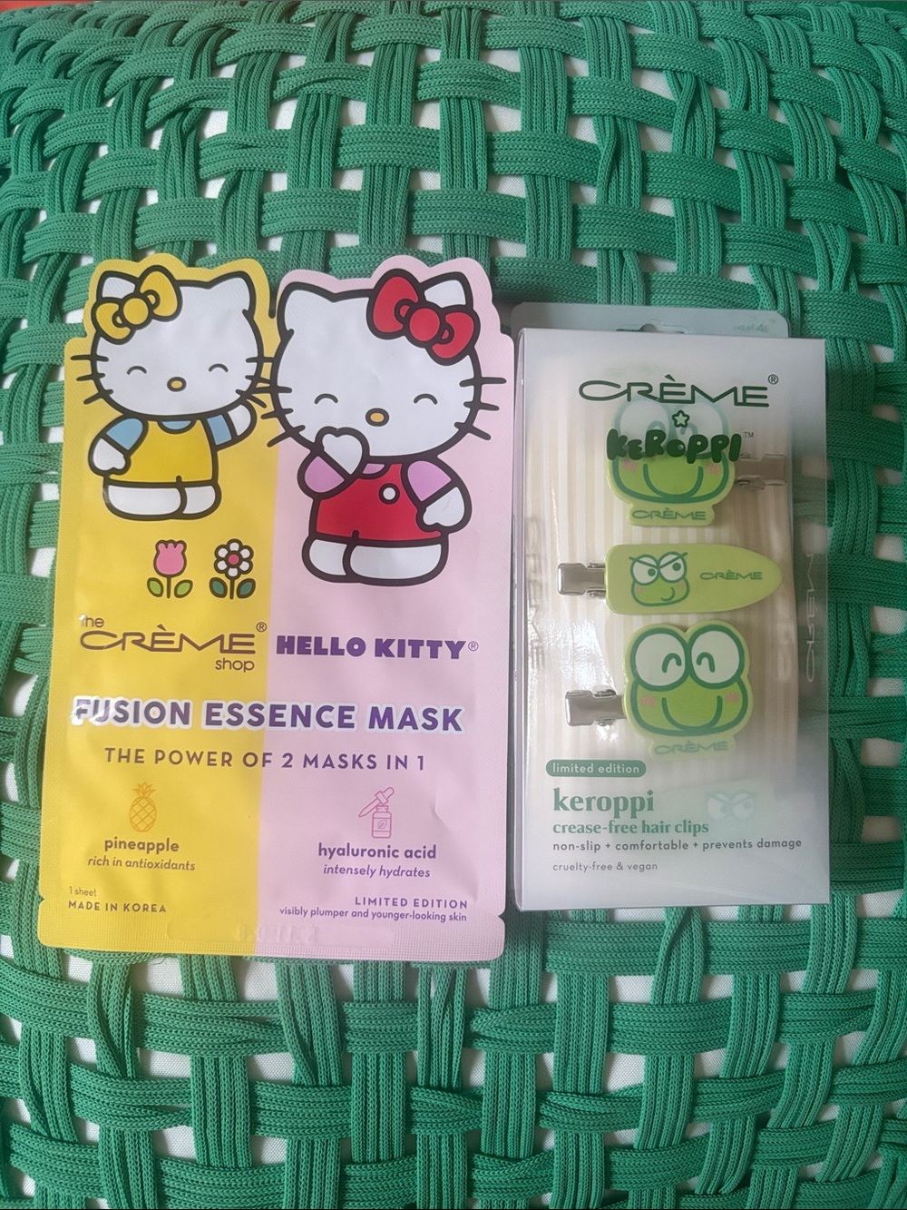 CRÈME Bundle 4 Keroppi Hair Clips + Hello Kitty Face Mask NWOT